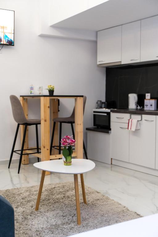 Airbnb Βέροια, Διαμονή Βέροια, Ξενοδοχεία Βέροια, Ενοικιαζόμενα δωμάτια Βέροια, Διαμονή κέντρο Βέροιας, Βέροια διαμονή με τα πόδια, Airbnb Veria, Veria Greece accommodation, Hotels in Veria, Veria city center accommodation, Central apartment Veria, Stay in Veria center,